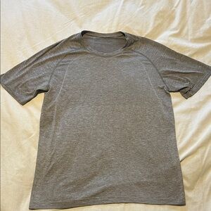 Lululemon Men’s Large Gray Short Sleeve Pullover Metal Vent Activewear T-Shirt